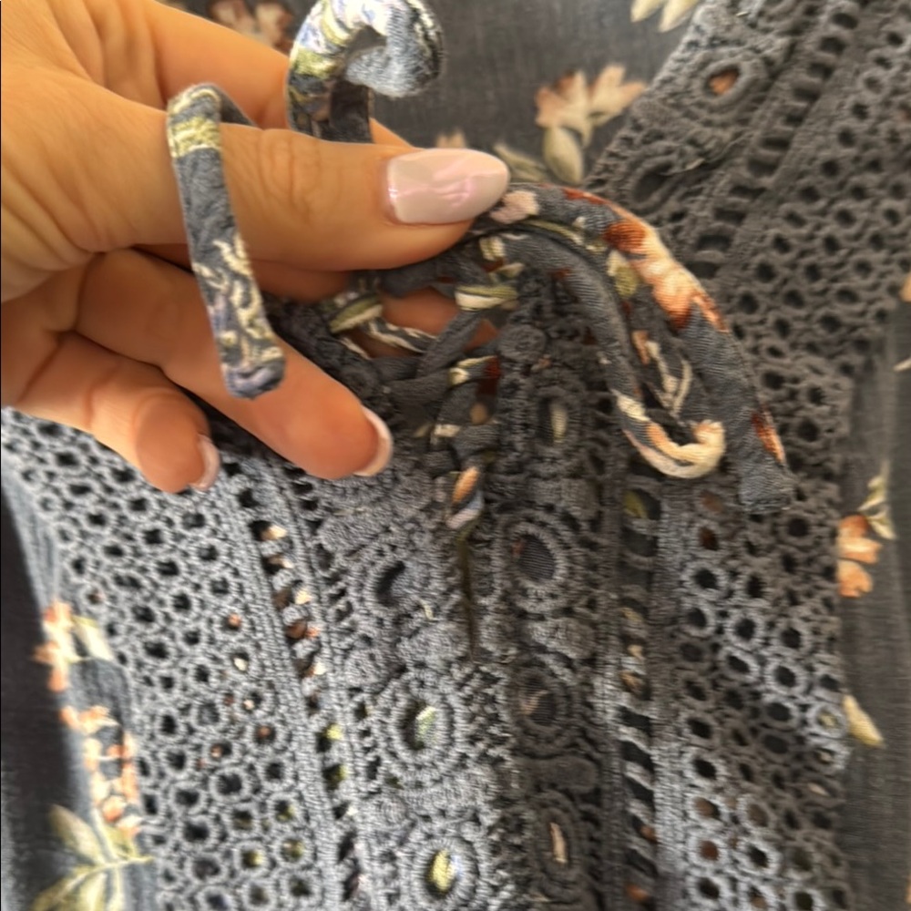 Torrid Blue Gray Bell Sleeve Floral Tunic with Bib Collar Blouse 1X - Picture 5 of 9